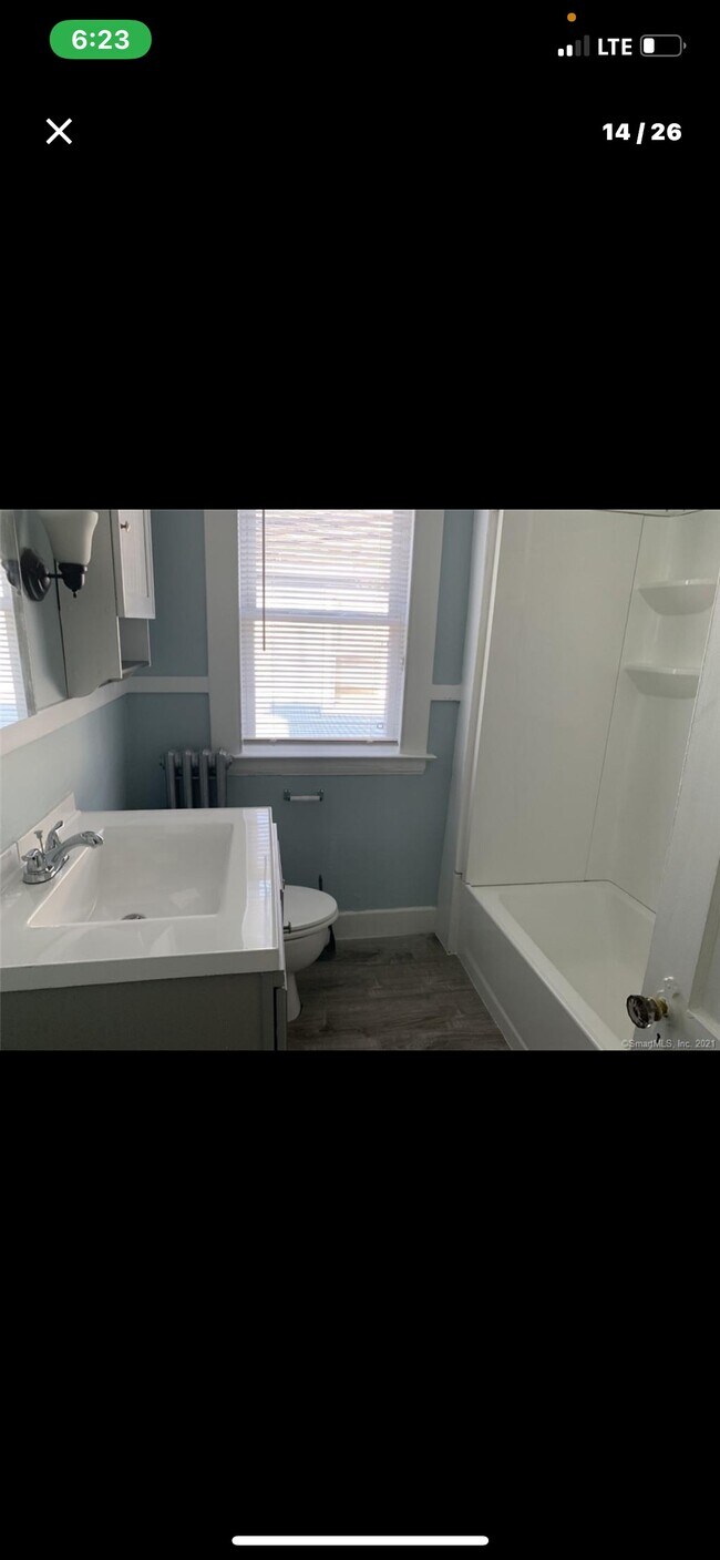 Baño - 366 W Rock Ave