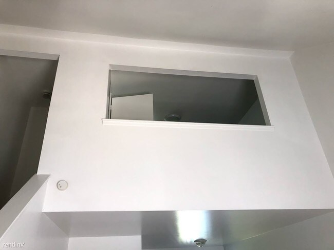 Building Photo - 1 br, 1 bath Townhome - 649 Villa Dr