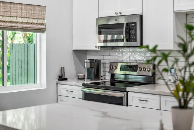 Building Photo - 3811 Arelia Dr