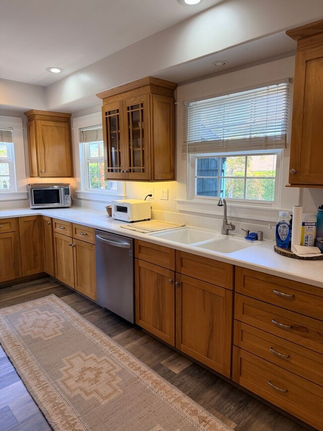 Building Photo - 3 Bedroom, 2 Bathroom Home in University Heights