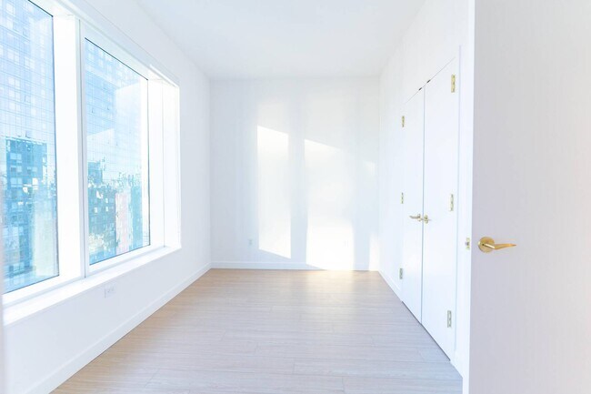 Foto del edificio - 550 10th Ave