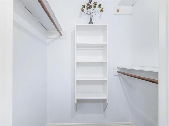 Foto del edificio - 12938 Westleigh Dr