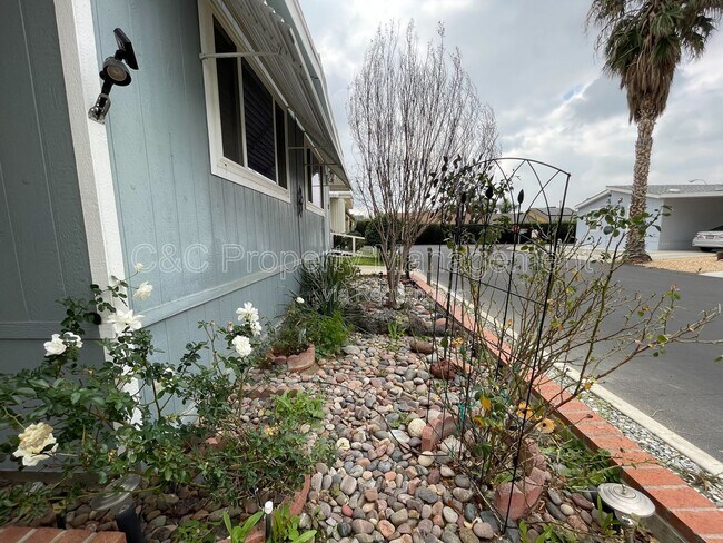 Foto del edificio - 21100 State St