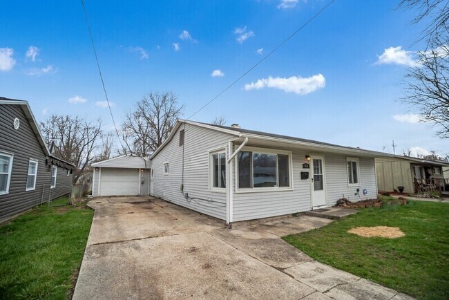 Building Photo - 937 Dingledine Ave