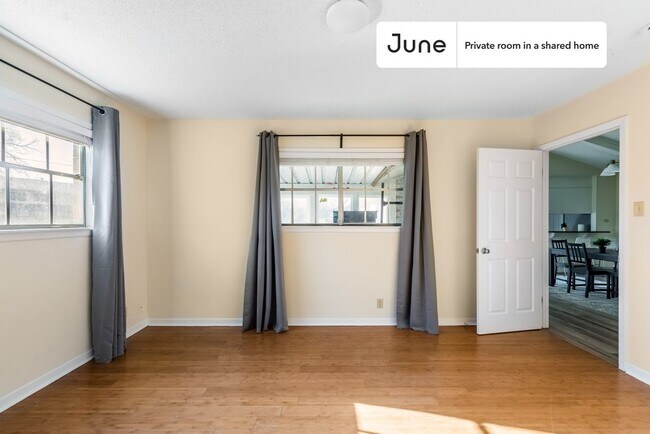 Foto del edificio - Room in Shared 4 bed/3 bath home