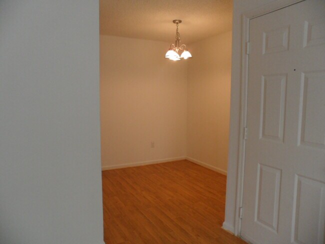 Building Photo - 31 Willow Bend Ct