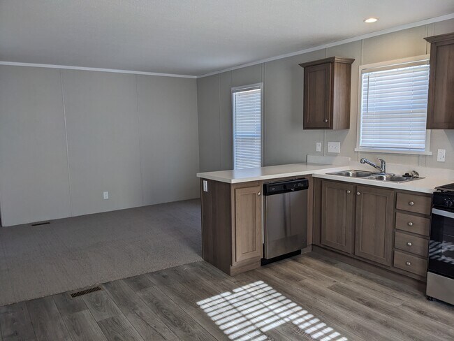 Foto del edificio - 300 Forrest Ave