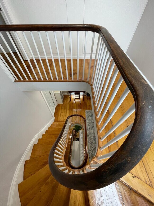 Staircase - 15 River St