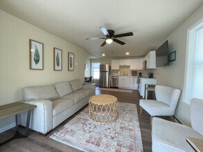 Building Photo - 100 Miller St