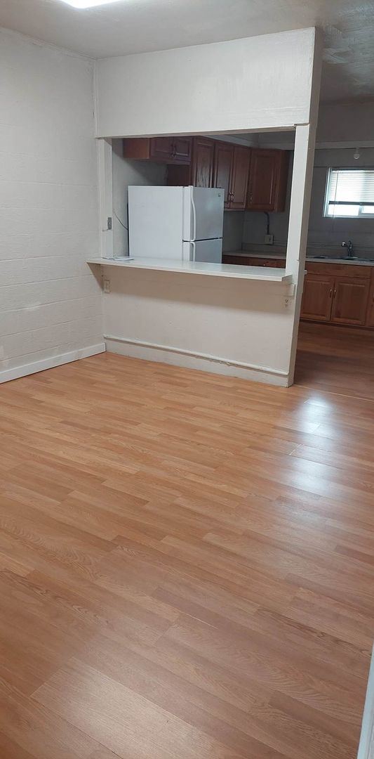 Building Photo - 1 br, 1 bath House - 423 S County Road