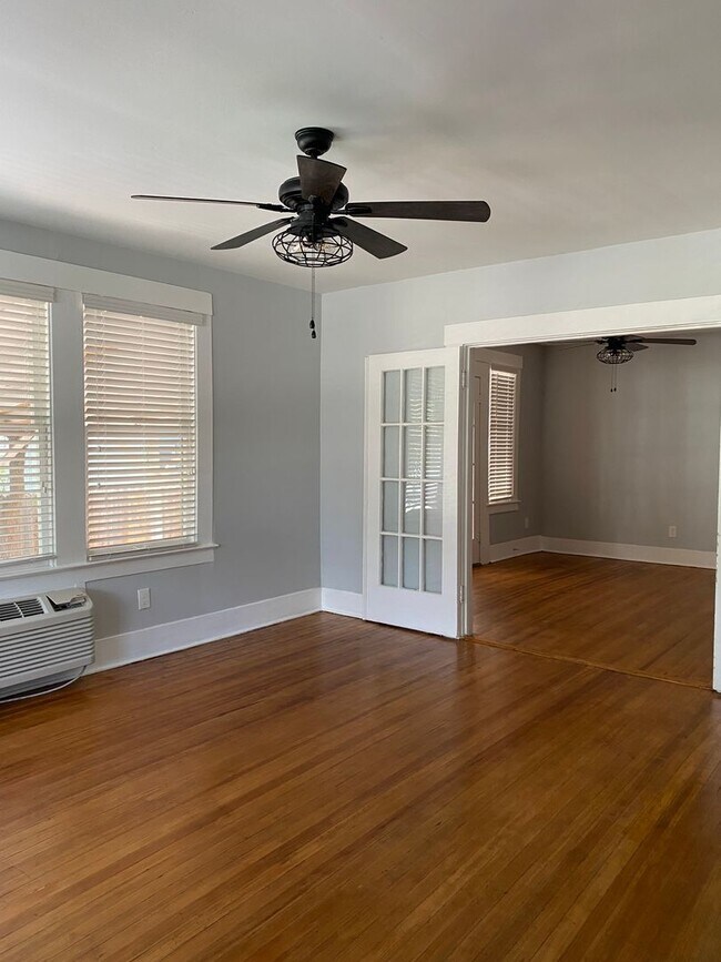 Photo - 318 E Park Ave Apartment