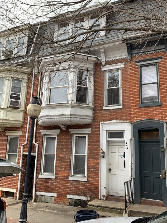 Primary Photo - 444 S George St