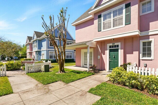 Foto del edificio - Charming and Spacious 4-Bedroom, 3-Bathroom Fully Furnished Townhome  in the Sought-After Venetia...