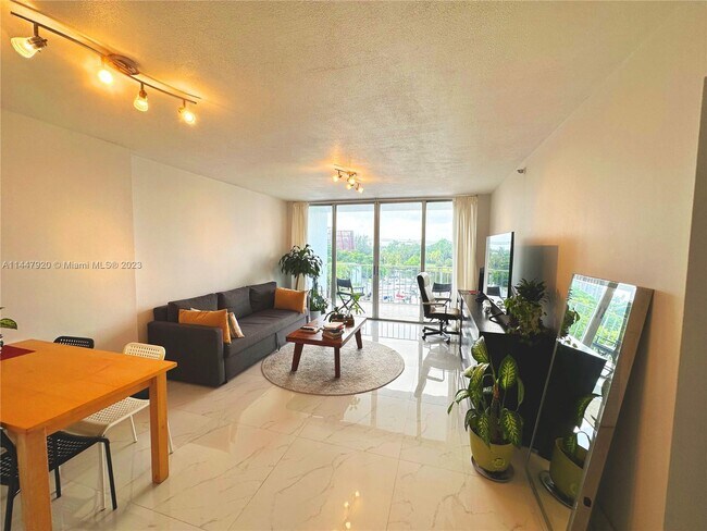 Foto del edificio - 1700 NW N River Dr