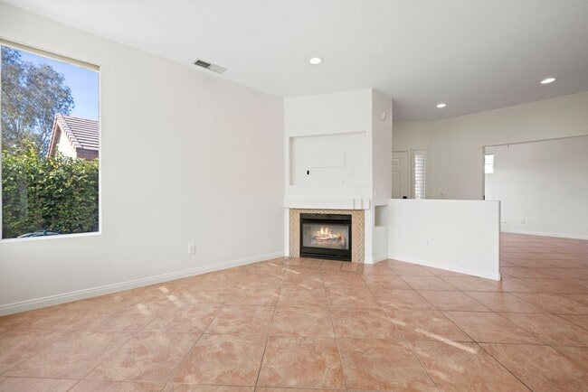 Building Photo - 27815 Sunflower Ct