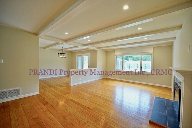 Foto del edificio - 51 Locksly Ln