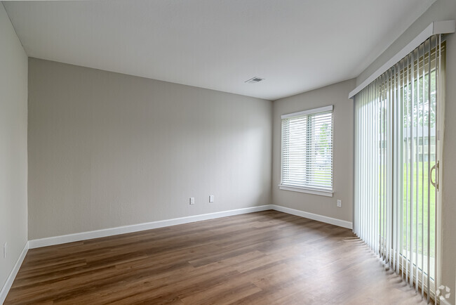 1BR, 1BA - 706SF - Living Room - Heather Ridge Apartments