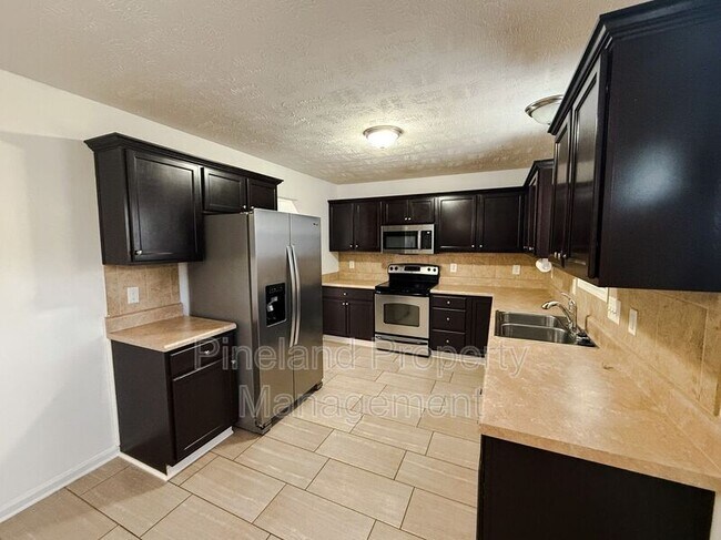 Building Photo - 153 Newport Ct