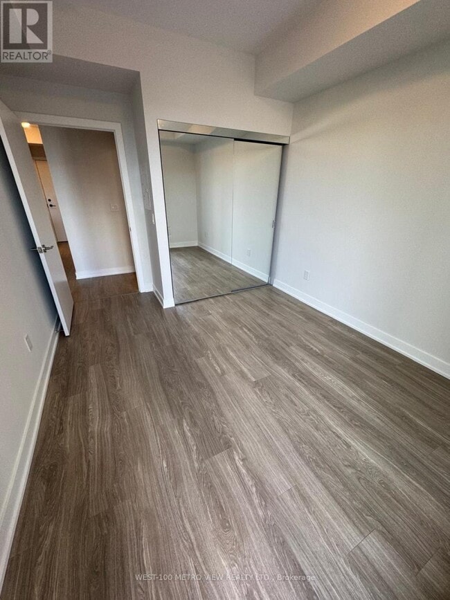 Building Photo - 430-430 Square One Dr