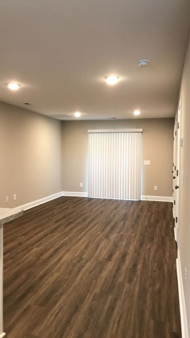 Foto del edificio - 124 Smallwood Rd