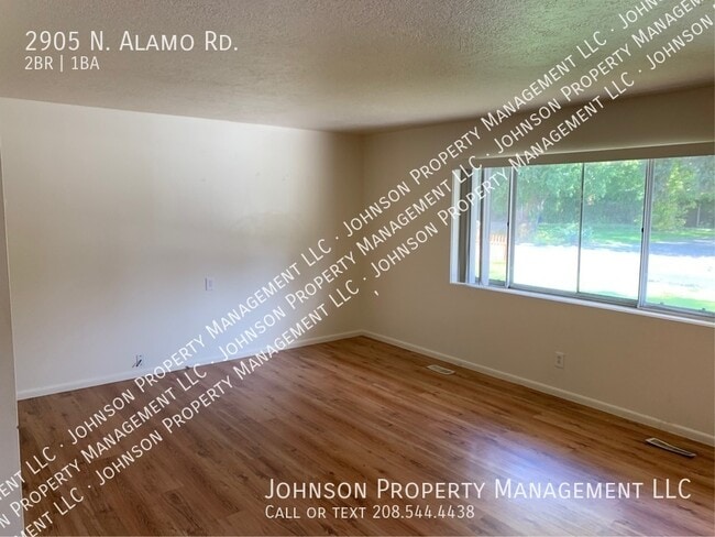 Foto del edificio - 2905 N Alamo Rd