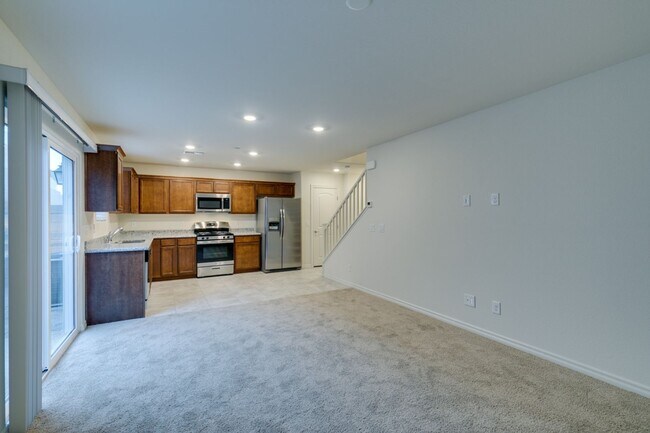 Foto del edificio - GORGEOUS TOWNHOME*UPGRADED*ALL APPLIANCES*...