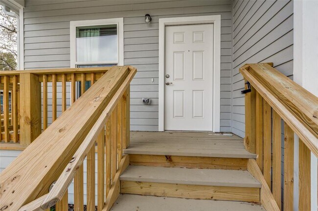 Foto del edificio - 3827 Yellowstone Blvd