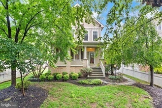 Building Photo - 3520 Maple Ct