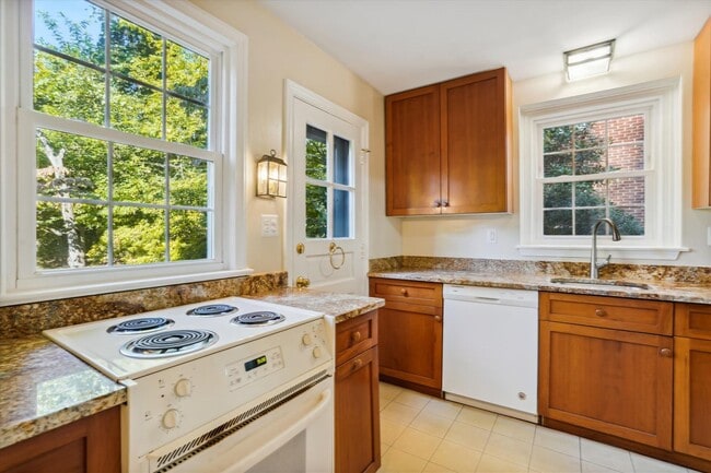 Photo - COMING SOON - Beautiful 3Beed/1.5 BA -SF in Bethesda House