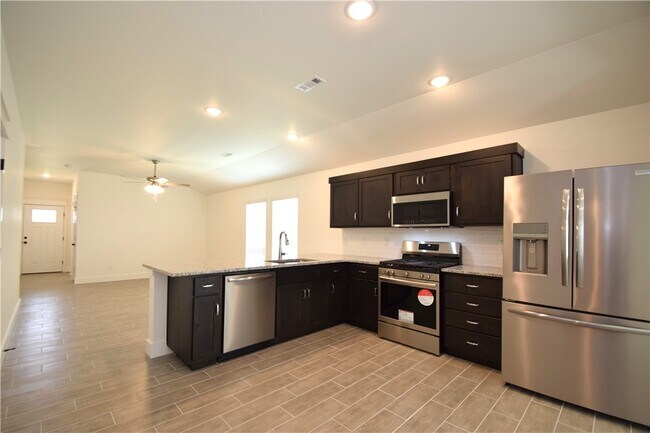 Foto del edificio - 2071 Bluestem Dr