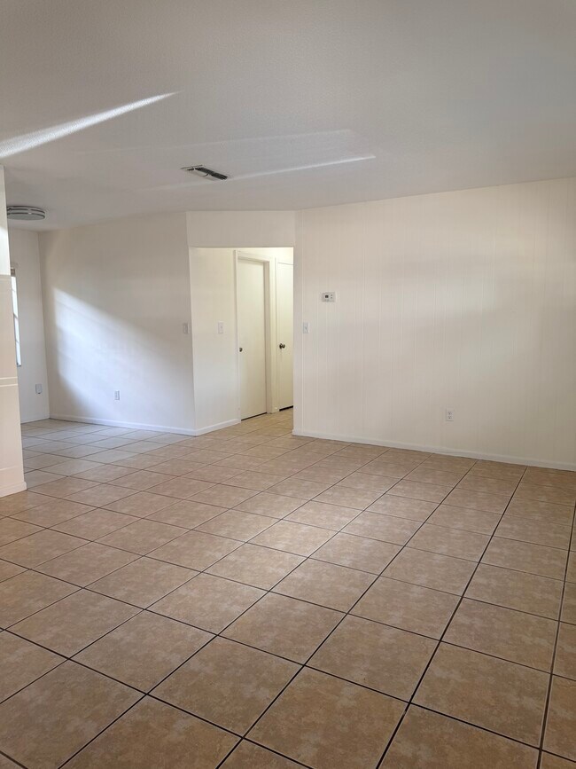 sala de estar - 912 La Salle Ave