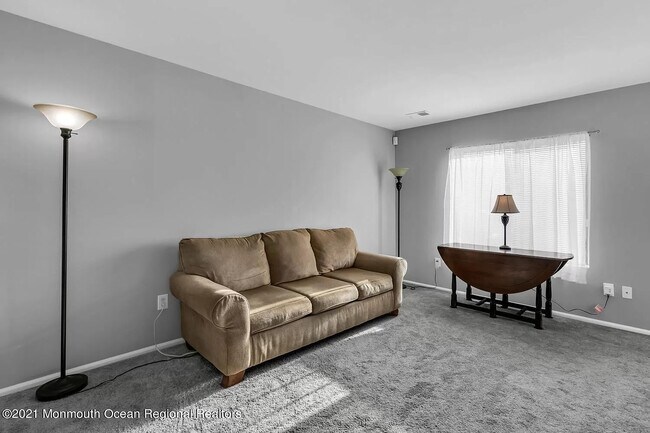 Foto del edificio - 105 Creek Rd