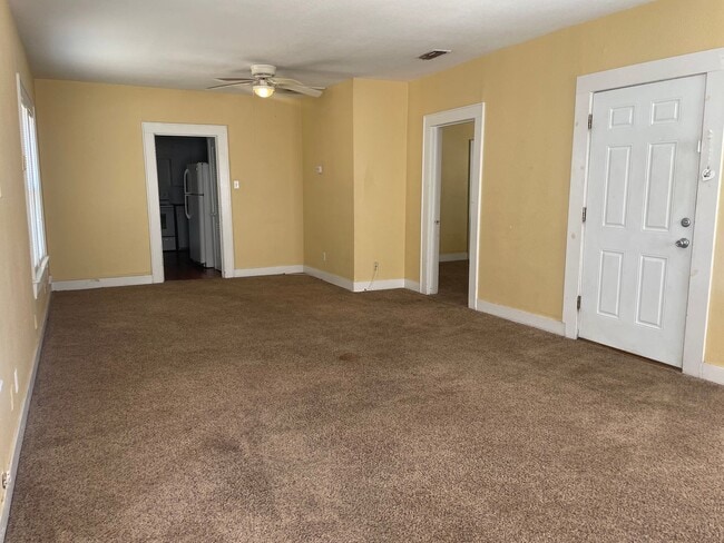 Building Photo - Two Bedroom Two Bathroom Home w/ a BONUS Room