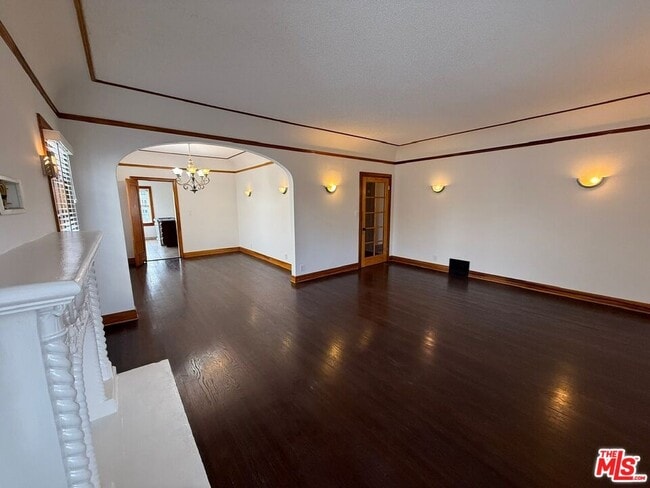 Building Photo - 832 S Detroit St