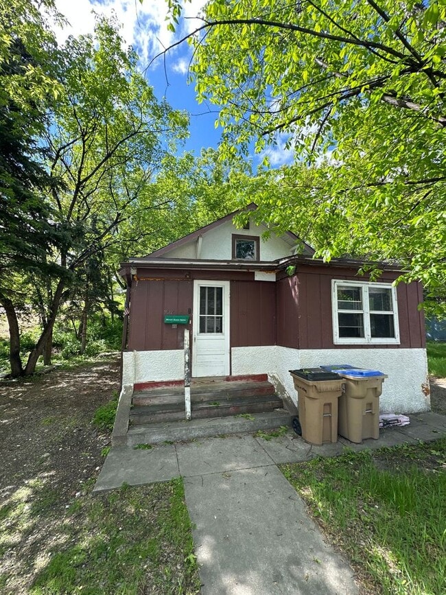 Building Photo - 728 Arbor Ave SE