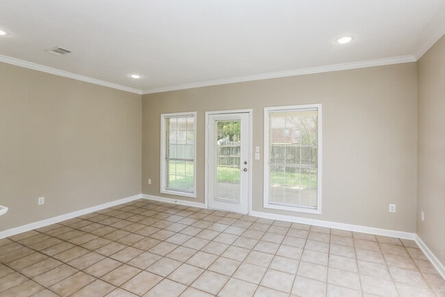 Building Photo - 519 Willow Ct Dr