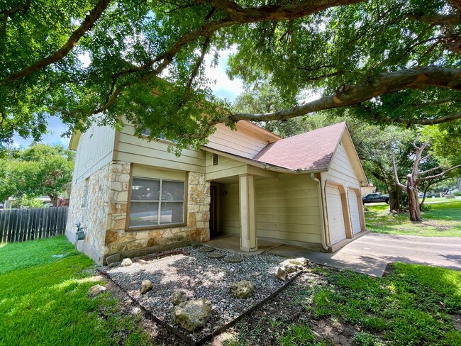 Building Photo - EXEMPLARY ROUND ROCK ISD - NO CARPET - FAN...