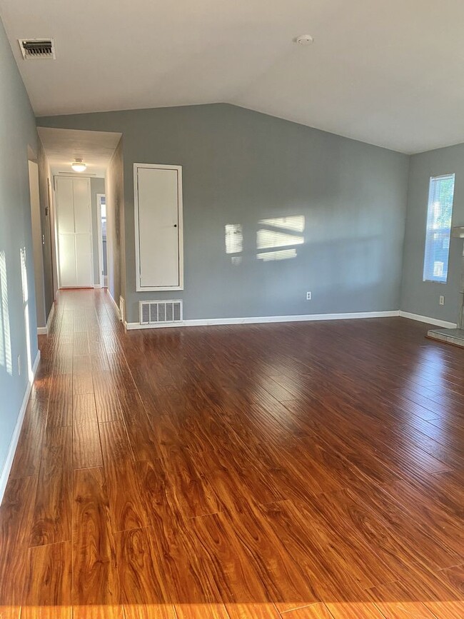 Building Photo - 5360 Kevinberg Dr
