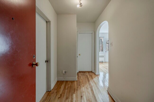 Building Photo - 3030 Av Linton