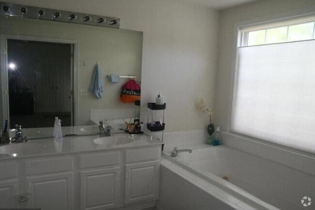 Building Photo - 13088 Rose Petal Cir