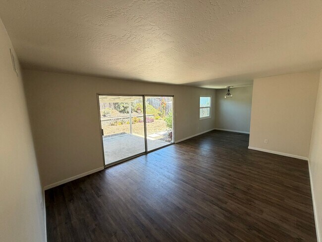 Building Photo - Charming 3 Bedroom Home with Beautiful Backyard in San Carlos