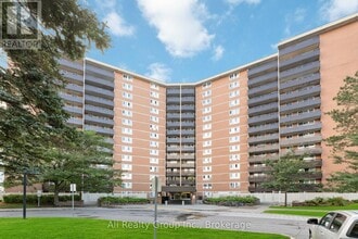 Building Photo - 2020 Jasmine Crescent