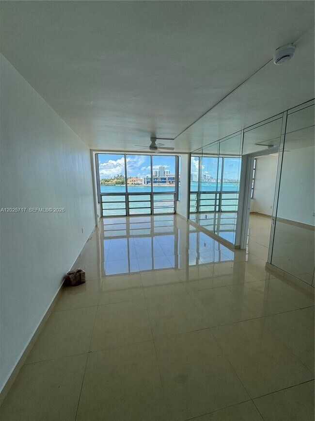 Building Photo - 10281 E Bay Harbor Dr