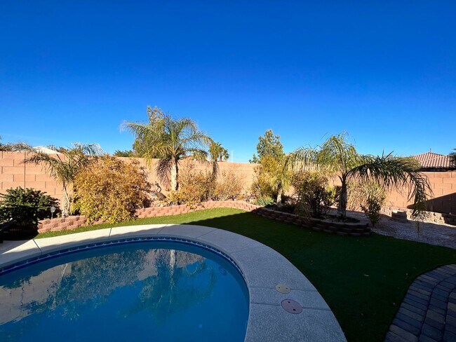 Building Photo - 1 Story 4Bed Pool Built in BBQ