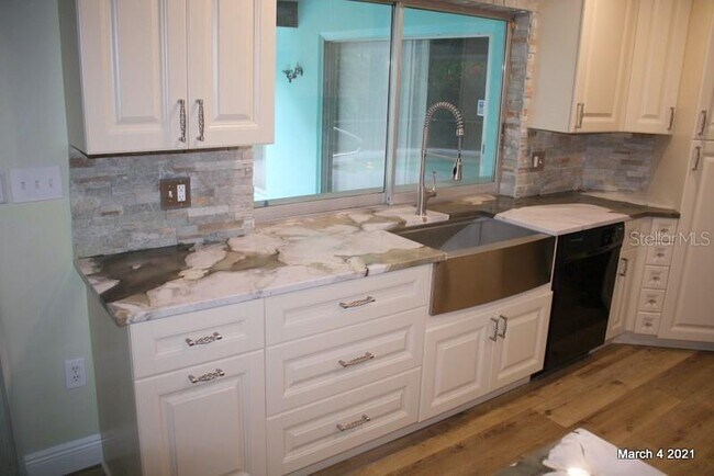 Foto del edificio - 1404 Silver Oak Dr