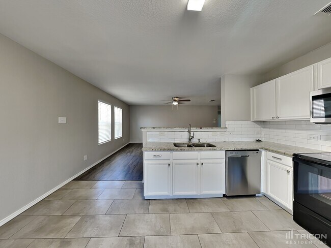 Building Photo - 1301 Water Lily Dr