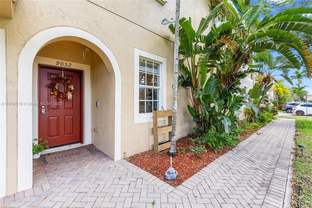 Foto principal - 9052 Plymouth Pl