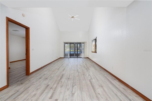 Foto del edificio - 2263 Deerwood Dr