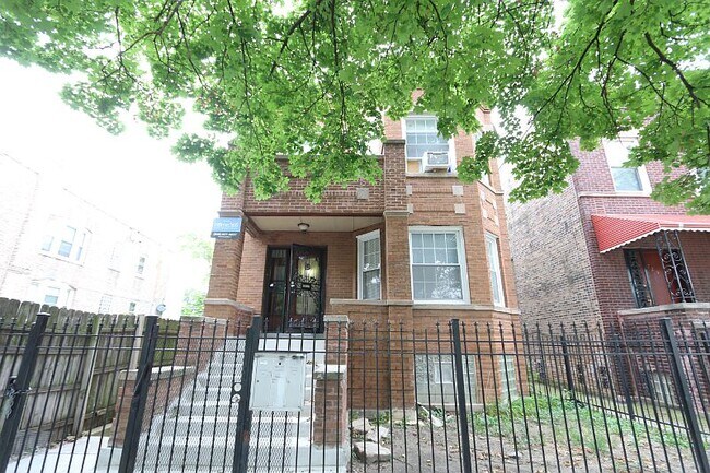 Building Photo - 725 N Trumbull Ave