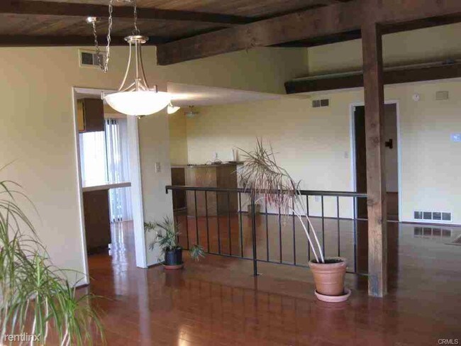 Building Photo - 3166 Kirkham Dr